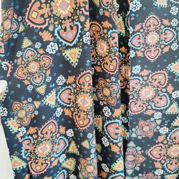 💕 LulaRoe Boho Print Joy Vest Size Small - Picture 8 of 15